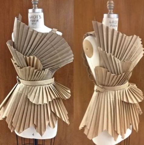 Paper bags- not really making a scarf, but making something for the body.. more wearable Decay Textiles, Mode Origami, Newspaper Dress, Higher Art, Paper Grocery Bags, Origami Dress, Recycled Dress, Origami Fashion, Artisan Fashion