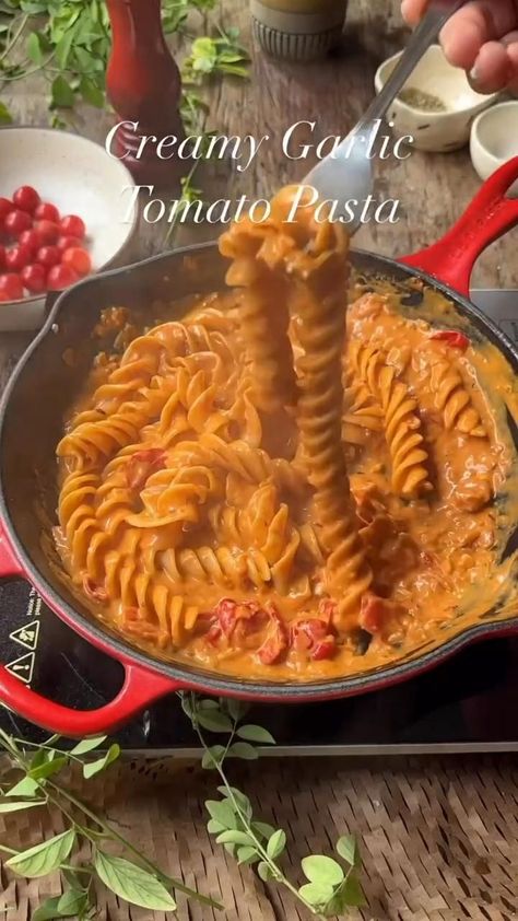 DescriptionExperience pasta perfection with our Creamy Garlic Tomato Pasta—a delightful blend of velvety creamsun-kissed tomatoesand aromatic garlicElevate your dinner with this quick and easy gourmet delightPastaMagic 🍝✨CookingMagic RecipeRhapsody FlavorFiesta KitchenChronicles TastyCreations SavorTheFlavor CulinaryCraft EpicureanEats GourmetGlee DishDelights HomeChefHero TasteSensation CookbookAdventure FlavorfulFusion KitchenInspire Pasta Recipe No Cream, Creamy Garlic Tomato Pasta, At Home Pasta Recipes, The Best Pasta Sauce, Cream Pasta Aesthetic, Pasta Rosa Recipe, Yummy Pasta Recipes For Dinner, Pasta Recipes With Cherry Tomatoes, Red Sauce Pasta Recipes Videos