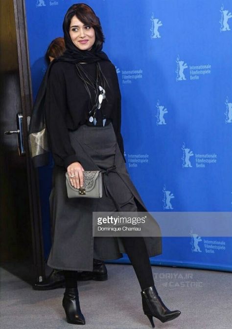 IRANIAN ACTRESS_parinaz izadyar-berlin festival-khook Parinaz Izadyar, Iran Women, Lindsay Weir, Iranian Actress, Iran Fashion, Iranian Style, Sporty Leggings, Farmer Girl, Iranian Fashion