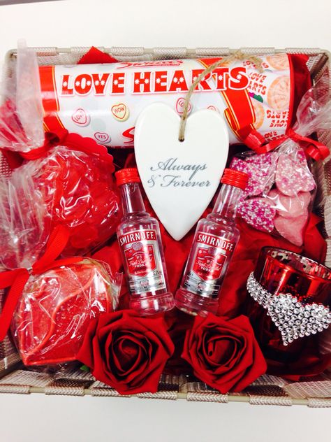 Valentines Hamper Ideas, Valentine Hampers, Valentines Hamper, Hamper Ideas, Valentines Day Baskets, Valentines Gift Box, Pamper Hamper, Small Business Packaging Ideas, Business Packaging