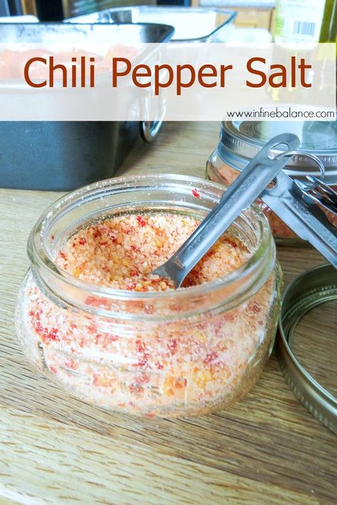 Flavored Salts Recipes, Unripe Mango, Infused Salts, Flavored Salt, Thai Peppers, Dried Chili Peppers, Plat Vegan, Spice Mix Recipes, Flavored Salts