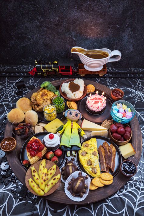 Coraline Dinner Party, Coraline Recipes, Coraline Dinner, Coraline Food, Coraline Theme, Coraline Party, Coraline Birthday, Tim Burton Party, Dinner Feast