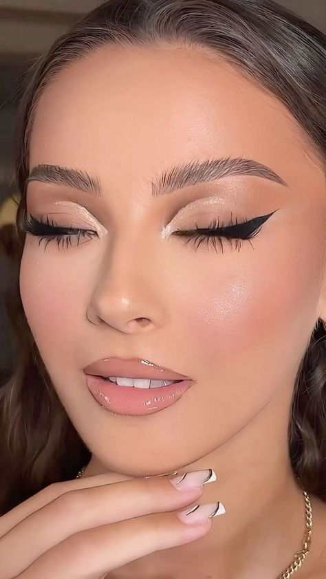 Evening Eye Makeup, Pretty Eye Makeup, Peach Makeup, Prom Eye Makeup, Eye Makeup Styles, Eye Makeup Pictures, Pinterest Makeup, Basic Makeup, Eye Makeup Designs