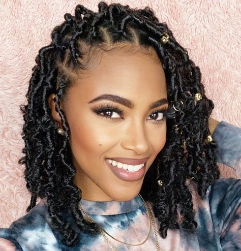 Bob Dreads Faux Locs, Crochet Dreadlocks Hairstyles, Short Soft Faux Locs, Short Faux Locs With Curly Ends, Crochet Locks Hair Faux Locs Short, Crotchet Locs Hairstyles For Women, Faux Locs Bob Shoulder Length, Bob Length Faux Locs, Short Faux Locs Shoulder Length