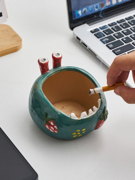 Let this Big Mouth Monster Ashtray be the centerpiece of your decor. Its unique design and attention-grabbing features are sure to be a conversation starter and add a touch of fun to any space. Plus, its high-quality ceramic material ensures durability for long-lasting enjoyment! Material:CeramicSize:10.5cm(L)*11.5cm(W)*7cm(H) (1 inch=2.54cm) Cool Ceramic Ashtrays, Air Dry Ashtray Ideas, Ceramic Cool Ideas, Homemade Ceramic Plates, Highschool Ceramic Projects, Home Clay Projects, Creative Product Design Ideas, Clay Ashtray Ideas For Boyfriend, Trippy Clay Art