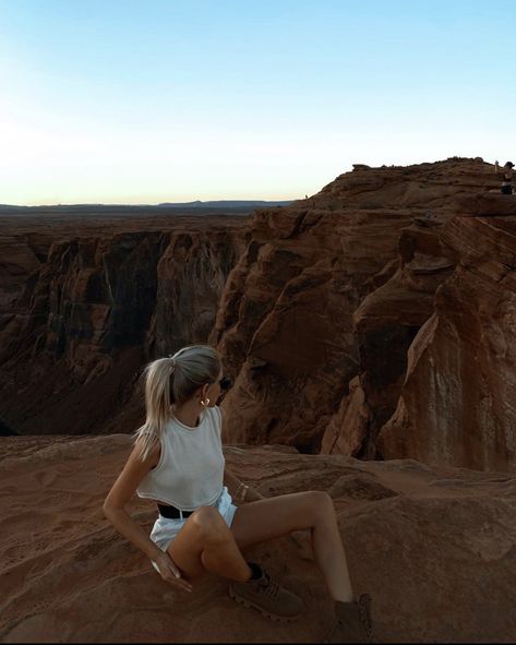 // s h e a Arizona Outfits Hiking, Roadtrip Outfit Summer, Desert Hiking Outfit, Arizona Fits, Arizona Hiking Outfit, Arizona Farm, Honeymoon Fits, Roadtrip Outfit, American Roadtrip