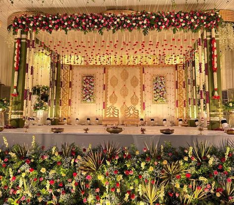 Hindu Wedding Decorations Indoor, Indoor Reception Decorations Indian, Hindu Wedding Decorations Simple, South Indian Wedding Hall Decorations, Tamil Wedding Stage Decoration, Simple Mandap Decor Indian Indoor, South Indian Mandap Decor Indoor, Simple Mandapam Decoration Marriage, Telugu Wedding Decor