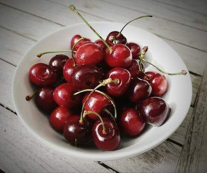 Tart Cherry Juice, Simple Nutrition, Uric Acid, Diet Healthy, Optimum Nutrition, Cherry Tart, Fun Snacks, Nutrition Tips, Diet Tips