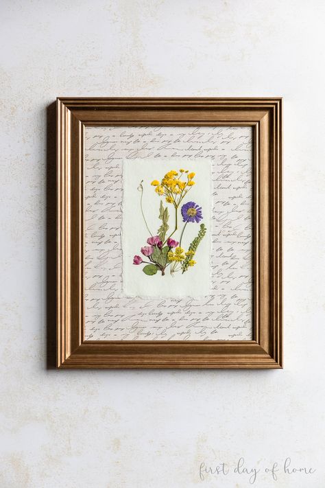 Pressed Flower Clear Frame, Pressed Flower Art Wedding, Pressed Floral Art, Flower Press Art, Pressed Flower Art Picture Frames, Pressed Flower Collage, Diy Pressed Flower Art, Pressed Flower Wall Art, Pressed Botanical Art