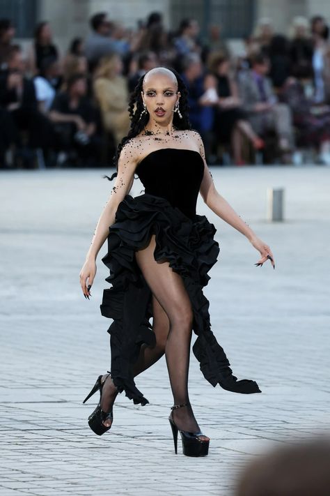 FKA Twigs Played the 1920s Coquette in Alexandre Vauthier at Vogue World 2024 | Vogue Drury Lane, Haute Couture Looks, 2010s Fashion, Fka Twigs, Moda Paris, Alexandre Vauthier, Dance Company, April 2024, British Vogue