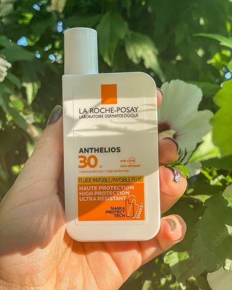 Aesthetic Sunny Day, Skincare Summer, Sensitive Skin Care Routine, Dry Skincare, Sun Projects, Clear Skin Tips, Glowing Skincare, Summer Skincare, Sensitive Skin Care