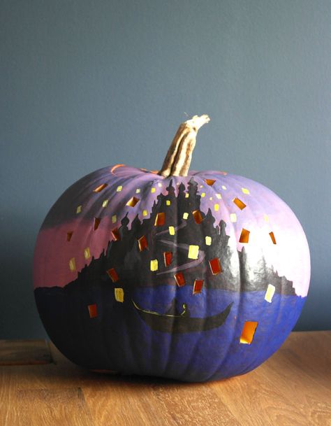 Taken from a scene in the Rapunzel-inspired movie, this pumpkin decor will help you see the light. Decorated Gourds, Pumpkin Painting Ideas Disney, Painting Ideas Disney, Pumpkins Painting, Magical Halloween, Creative Pumpkin Carving, Disney Pumpkin, Halloween Pumpkins Painted, Pumpkin Painting Ideas