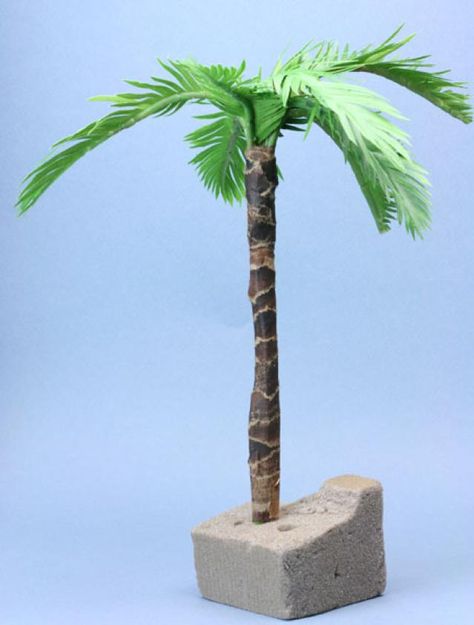 Make Tiny Realistic Palms From Paper: Shape the Fronds of the Model Palm Tree Miniature Palm Trees, Paper Palm Tree, Mini Palm Tree, Small Palm Trees, Quilled Creations, Palm Tree Leaves, Model Tree, Small Palms, Miniature Projects