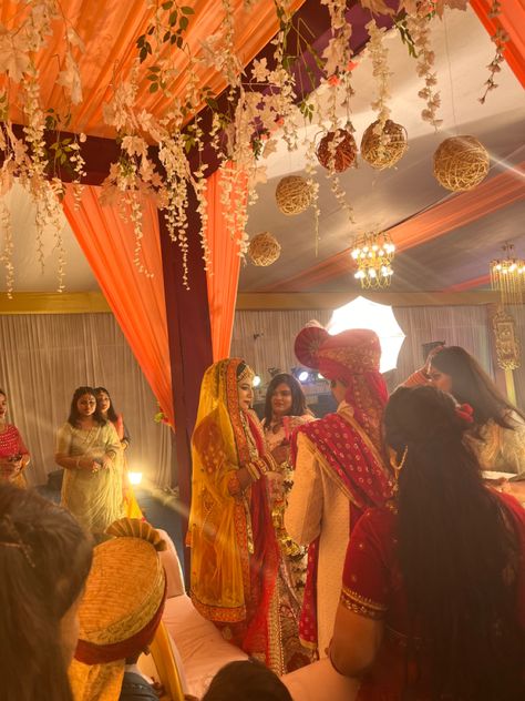 Wedding Snaps Indian, Fake Indian Wedding Snaps, Hindu Wedding Aesthetic, Marriage Snap, Indian Wedding Snap, Broke Leg Snapchat, Indian Wedding Food, Indian Wedding Aesthetic, Cute Texts For Her