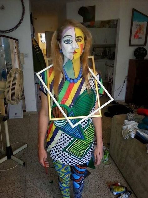 This Picasso creation: 50 People Who Took Halloween To The Next Level Carnaval Make-up, Best Costume Ever, Painting Halloween, Diy Halloween Costumes For Kids, Diy Kostüm, Hallowen Costume, Diy Halloween Costumes Easy, Art Costume, Creative Costumes