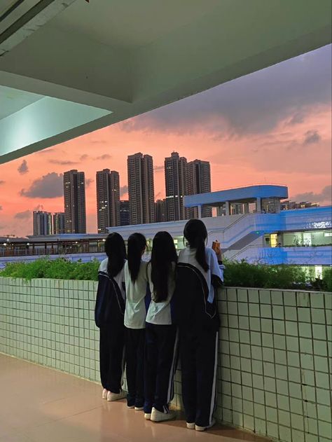 Chinese School Aesthetic, Korean Lifestyle, Chinese School, Chinese Phrases, School Vibes, Dream School, Japan Aesthetic, Japanese School, Korean Aesthetic