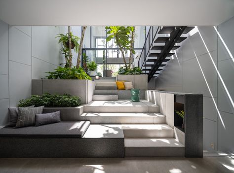 Concrete Studio, Indoor Courtyard, Tile Steps, Future Inspiration, Stairs Design Interior, Courtyard Design, Stairway Design, Park House, Cottage Interior