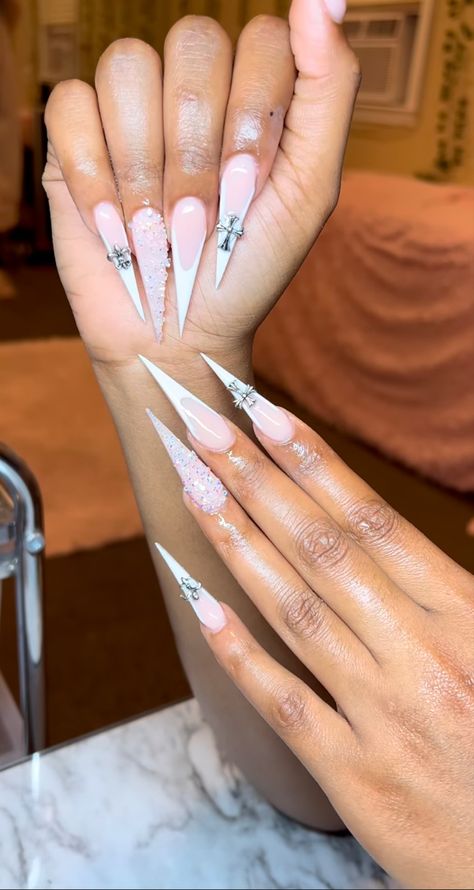 Acrylic Nail Designs Freestyle, Girly Stiletto Nails, Cute Stelito Nails, Staleto Nails French Tip, Prom Stilleto Nails, Junk Stiletto Nails, French Tip Stilleto Nail, Baddie Nails Brown, Prom Nails Stiletto