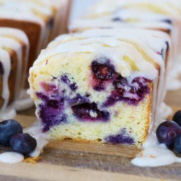 Cake Lemon Blueberry, Blueberry Yogurt Cake, Yogurt Cake Recipe, Mini Loaf Cakes, Lemon Blueberry Loaf, Mini Loaves, Blueberry Yogurt, Lemon Blueberry Bread, Cake Lemon