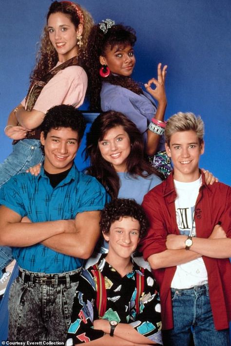 Cast: This reboot is sure to make fans of the show extremely happy. The original cast is pictured above includig: Elizabeth Berkley, Lark Voorhies, Tiffani-Amber Thiessen, Dustin Diamond, and Mark-Paul Gosselaar Dustin Diamond, Mark Paul Gosselaar, Elizabeth Berkley, Kelly Kapowski, Zack Morris, 90s Tv Shows, Circus Characters, Tiffani Thiessen, 90s Tv