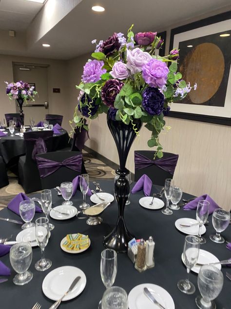 Purple Silver And Black Party Decor, Black And Purple Party Decorations, Black And Purple Party, Purple Party Decor, Center Piece For Dining Table, Black Wedding Table, Birthday Setup, Purple Sweet 16, Purple Party Decorations