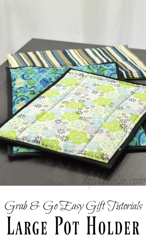 How to make a large pot holder to hold those 13x9 casserole dishes. Fat Quarter Projects, Beginner Sewing Projects Easy, Leftover Fabric, Hot Pad, Creation Couture, Sewing Projects For Beginners, Easy Sewing Projects, Diy Couture, Sewing Gifts