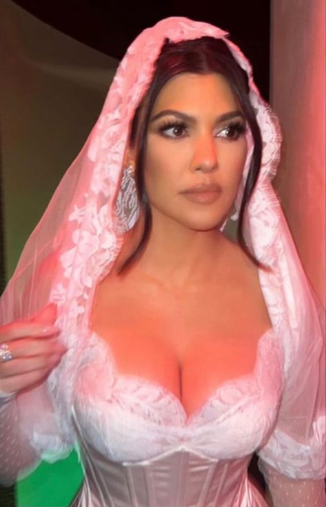 Vegas Wedding Makeup, Kourtney Kardashian Wedding, Kardashian Wedding, Elvis Wedding, Kardashian Makeup, Wedding Eye Makeup, Holy Matrimony, Wedding Makeup Tips, Wedding Makeup Looks