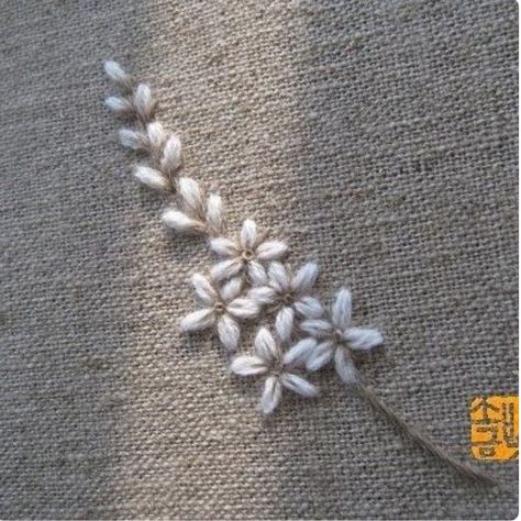 Embroidery Stitches Flowers, Sulaman Pita, Trendy Embroidery, Crazy Quilting, Embroidery Hand, Embroidery Stitches Tutorial, Hand Embroidery Projects, Hand Embroidery Flowers, Pola Sulam