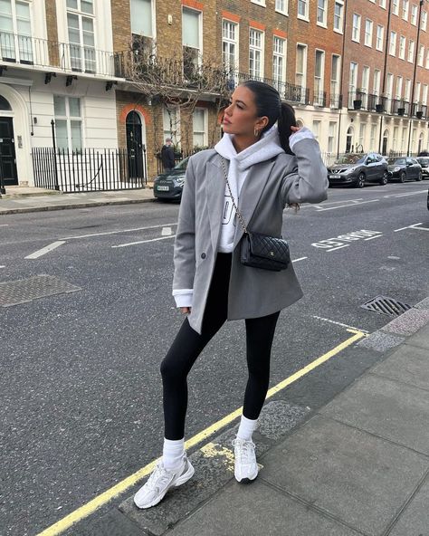 All Posts • Instagram Leggins Outfit, Outfits Leggins, Sporty Chic Outfits, Looks Adidas, City Break Outfit, Look Legging, New Balance Outfit, Blazer Outfits Casual, Winter Fashion Outfits Casual