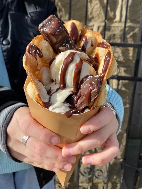 Ice Cream Bubble Waffle, Waffles And Ice Cream Aesthetic, Ice Cream Waffles, Bubble Waffle Aesthetic, Bubble Waffle Ice Cream, Waffle And Ice Cream, Waffle Aesthetic, Waffles With Ice Cream, Waffle With Ice Cream