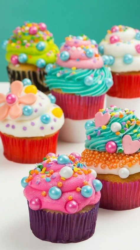 Candyland Cupcakes, Kids Party Desserts, Candy Cupcakes, Cupcake Cake Designs, Colorful Cupcakes, Unique Desserts, Cupcake Designs, Pastry Desserts, Themed Cupcakes