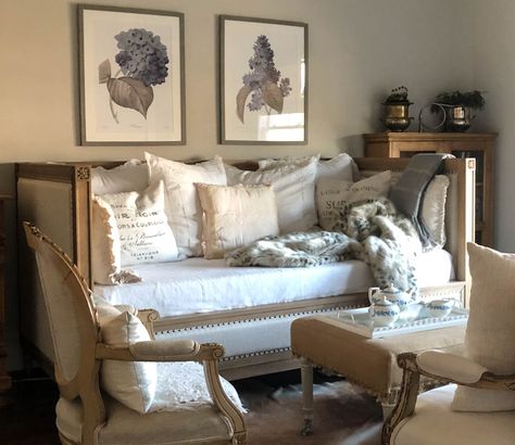 Daybed Lounge Living Room, French Day Beds, Restoration Hardware Daybed, French Day Bed, Vintage Daybed Room Ideas, Adult Daybed, Day Bed Guest Room, Daybed Living Room, Fireplace Faux