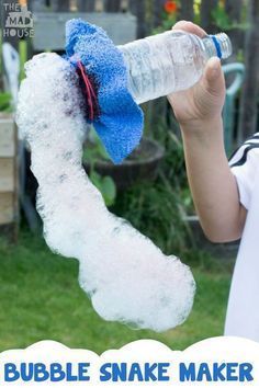 How to make a bubble snake maker. a bubble snake maker is super simple to make and a great fun activity for kids. Bubble Snake, Aktiviti Kanak-kanak, Kid Experiments, Toddler Fun, Science Experiments Kids, Summer Activities For Kids, Fun Activities For Kids, Science For Kids, Summer Crafts