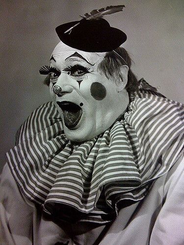 Old Circus, Pierrot Clown, Circus Acts, Dark Circus, Send In The Clowns, Vintage Clown, Clown Faces, Pantomime, Circus Clown