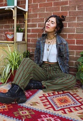 70s Outfit Inspiration To Wear Today + Where To Shop 70s Outfit Inspiration, 70s Outfit, Looks Hippie, Mode Grunge, Mode Hippie, Drawstring Trousers, 70s Inspired Fashion, Women Trousers, 70s Outfits