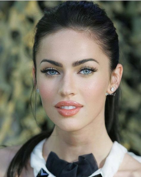 Megan Fox on Instagram: “Gorgeous ❤️ Follow @meganfox.fc . . . Credit @itsmeganxfox #meganfox #scarlettjohansson #jenniferlawrence #emmawatson #emmastone…” Megan Fox Face, Megan Fox Makeup, Fox Makeup, Megan Denise Fox, Меган Фокс, Celebrity Plastic Surgery, Jennifer's Body, Most Beautiful Eyes, Hollywood Actress