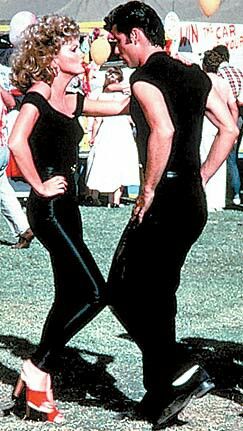 Classic movie, Grease, characters Sandy & Danny celebrating & reuniting at the end of the year carnival. Classic moment & song. Grease Outfits, Sandy And Danny, Grease Movie, Danny Zuko, Olivia Newton, Movies Worth Watching, I Love Cinema, Last Minute Halloween Costumes, Olivia Newton John