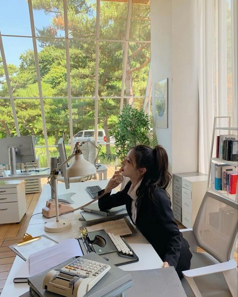 Studying Inspo Motivation, Bilik Perempuan, Yein Lovelyz, Office Job, Academic Motivation, Woollim Entertainment, Luxury Lifestyle Dreams, Uzzlang Girl, Studying Inspo