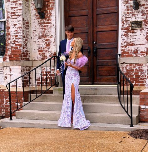 Prom Pose, Prom Photography Poses, Dance Pics, Couple Inspo, Prom Dress Inspo, Prom Photography, Prom Poses, Prom 2024, Inspo Pics