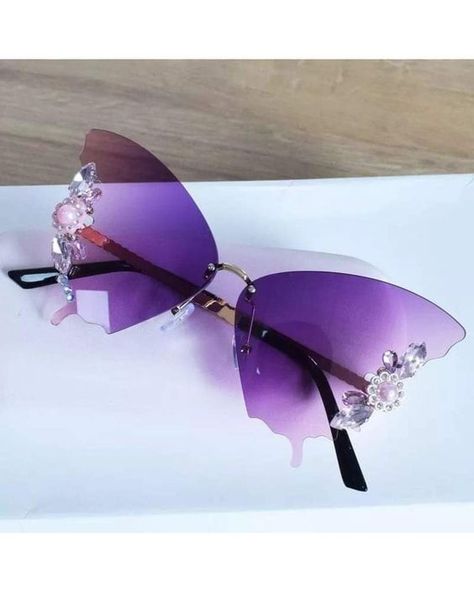 Pretty Sunglasses, Fancy Glasses, Timeless Fashion Pieces, Purple Accessories, Fancy Jewelry Necklace, Pretty Jewelry Necklaces, Trendy Glasses, نظارات شمسية, Fancy Jewellery Designs