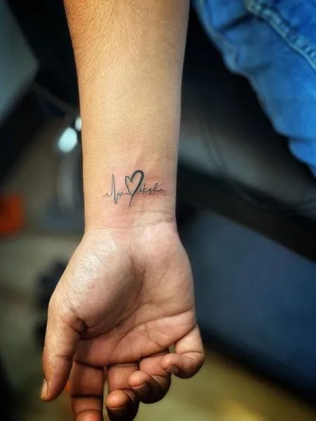 Love Tattoos With Names Wife Name Tattoos For Men, Wife Tattoo For Husband Name, Tattoo Of Husbands Name, Love Name Tattoo Design, Cute Name Tattoos Husband, Husband Name Tattoo Ideas, Tattoos For Husband Name, Wifes Name Tattoo Ideas For Men, Wife Name Tattoo For Men