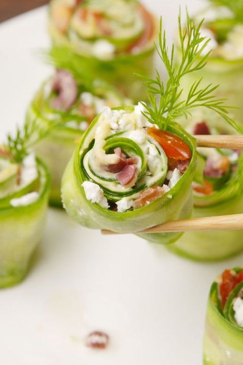 Greek Sushi veritcal Greek Sushi, Sushi Cucumber, Sushi Recipes, Summer Snacks, Healthy Ideas, Healthy Appetizers, Style Kitchen, Greek Recipes, Finger Food