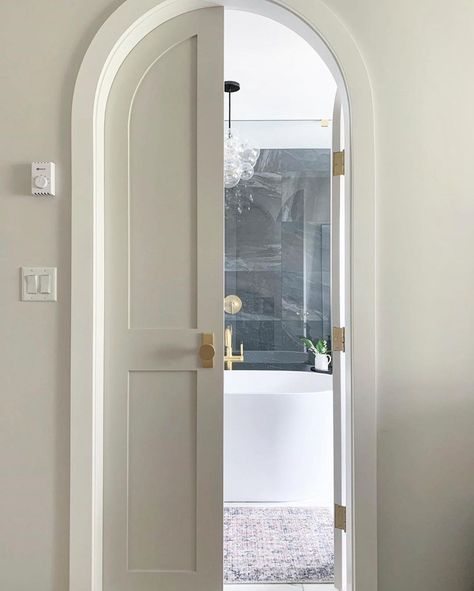 McGee & Co. on Instagram: “We always say yes to an arched doorway! Design by @paisleydesigninteriors 💕” Doorway Design, Bathroom Door Ideas, Arched Interior Doors, Arched French Doors, Arched Doorway, Arch Interior, Arched Doors, Bathroom Doors, Kitchen Inspo