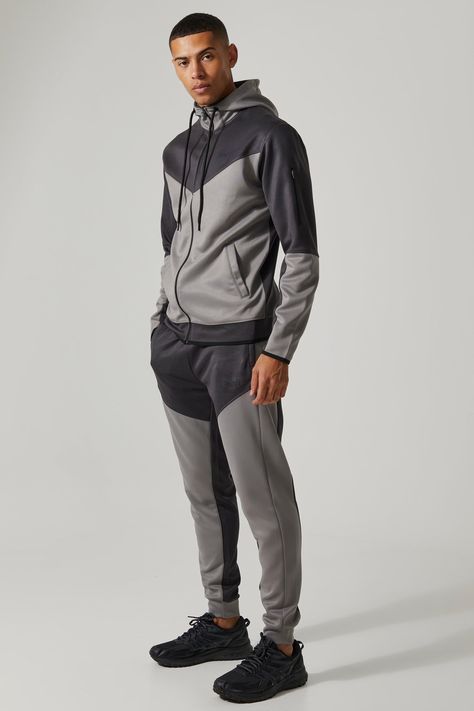 Womens Active Colour Block Funnel Hooded Tracksuit - Grey - M - Who says you can't workout and still look good? This men's athletic tracksuit is a versatile piece to add to your workout closet. Whether you want to smash the off-duty look with a trendy fitness tracksuit or you're looking for an outfit to wear in and out of the gym, this one is for you. Built with comfort and movement in mind, this tracksuit will look its best when worn with your trusty gym shoes.Style: Hooded TracksuitDesign: Col Workout Closet, Gym Tracksuit, Hooded Tracksuit, Coach Sportif, Gym Outfit Men, Tracksuit Men, Tall Pants, Sweatshirt Set, Mens Workout Clothes