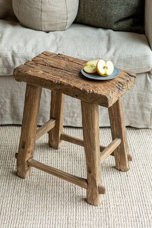 Rustic Furniture Wood, Rustic Stools Wood, Diy Stools Wooden, Wooden Stools Diy, Classic Rustic Decor, Wooden Stool Designs, Rustic Stools, Clapham Common, Rustic Wood Decor