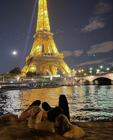 Paris Romance Aesthetic, Paris Aesthetic Night, Nicky And Pierre, Paris Couple Pictures, Paris Romance, Romance Aesthetic, Paris Couple, Paris Dream, Parisian Aesthetic