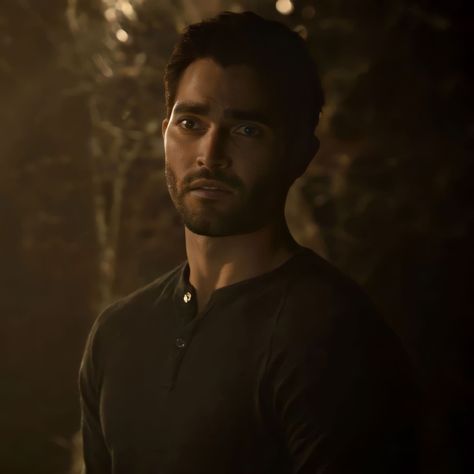 Derek Hale Icon, Teen Wolf Season 3, Teen Wolf Derek Hale, Werewolf Aesthetic, Peter Hale, Wolf Character, Teen Wolf Mtv, Beacon Hills, Teen Tv