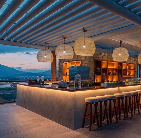 // b a r Modern Outdoor Bar, Bar Lighting Design, Outdoor Bar Counter, Pool Bar Design, Rooftop Bar Design, Bar Outdoor Design, Terrazas Chill Out, Mexican Restaurant Decor, Pool Side Bar