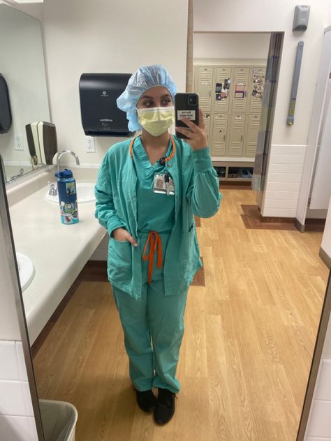 Surgery Inspiration, Nursing Inspiration, Fun Jobs, Clinical Rotations, Nursing Things, Danish Image, Scrubs Dress, Medical Photography, Surgical Gloves