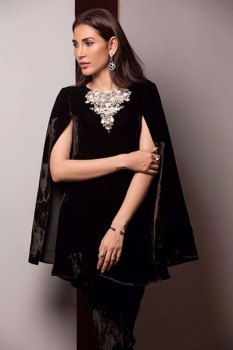 Velvet Indian Outfits, Pakistani Cape Dresses, Cape Dress Indian, Roka Outfits, Velvet Pakistani Dress, Suits Pattern, Neck Ideas, Cotton Suit Designs, Velvet Suit Design